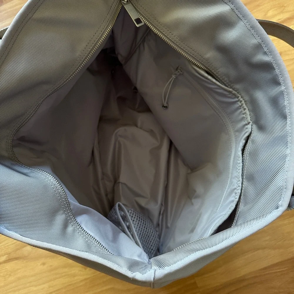 NWT Lululemon City Adventurer Tote Dark Chrome 24L - Picture 10 of 13